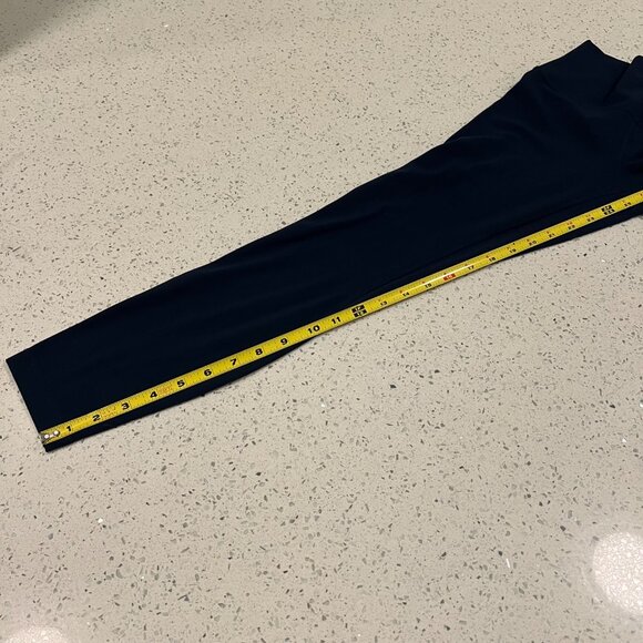 LULULEMON "In Movement" High-Rise Crop Everlux 19" or 25" | Sz 4 | True Navy - Picture 9 of 9